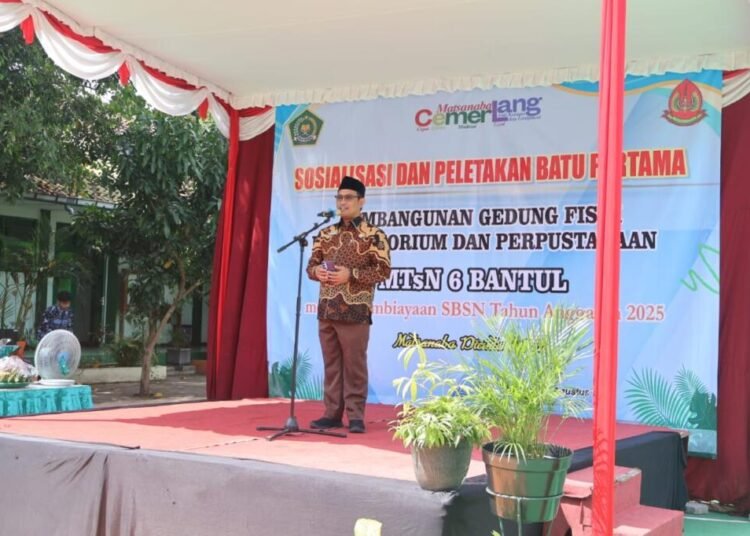 Kakanwil Kemenag DIY Berikan Sambutan dalam Peletakan Batu Pertama Gedung Perpustakaan dan Laboratorium MTsN 6 Bantul melalui Anggaran SBSN 2025 46 Gambar WhatsApp 2025 08 22 pukul 08.47.53 aabbb86c