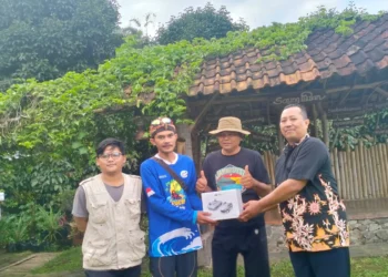 Foto: Firman Syah, S.Sos.I, MM Bersama Ketua Pokdarwis Udan Karyawan dan Tim