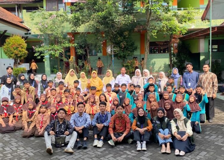 Mahasiswa KKN Kelompok 18 UM Surabaya Dampingi Belajar dan Bekali Siswa SDN Prigen 1 Prigen dengan Edukasi Anti-Bullying 46 IMG 20250806 WA0029