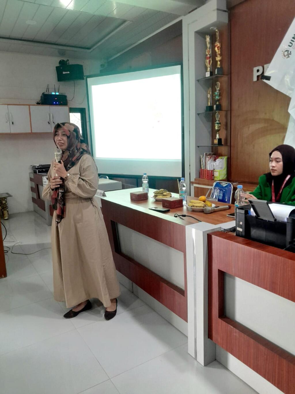 Seminar Parenting KKN 140 UIN Cirebon: Bekali Orang Tua Dampingi Anak di Dunia Maya 2 IMG 20250808 WA0008
