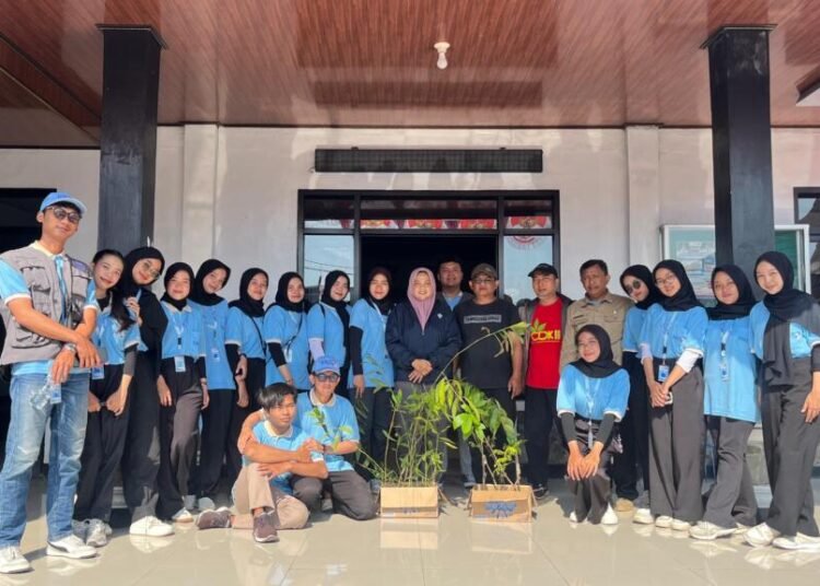 UBP Karawang Bersama Dinas Kehutanan dan Desa Sawit Gelar Gerakan Indonesia Menanam 46 IMG 20250814 WA0024 1