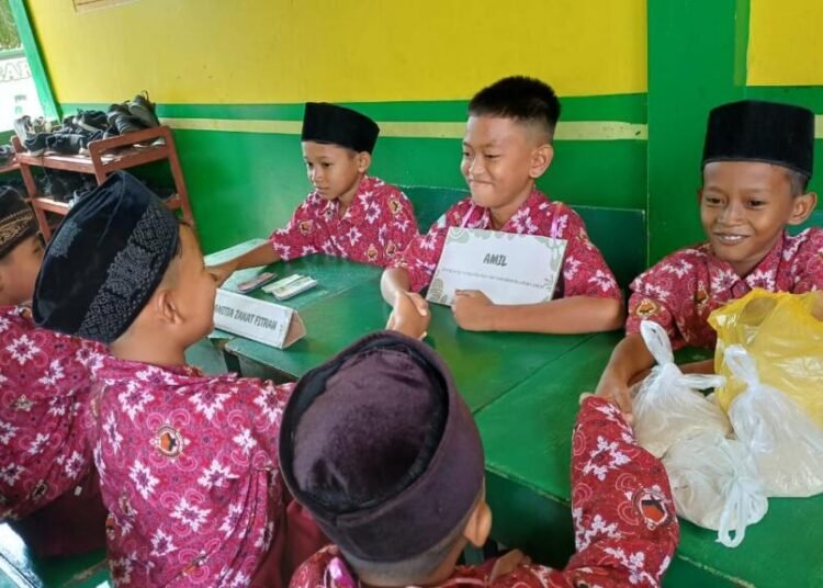 Tanamkan Pemahaman Zakat, Siswa MIN 9 Langkat Laksanakan Praktik Zakat Fitrah 46 IMG 20250814 WA0041