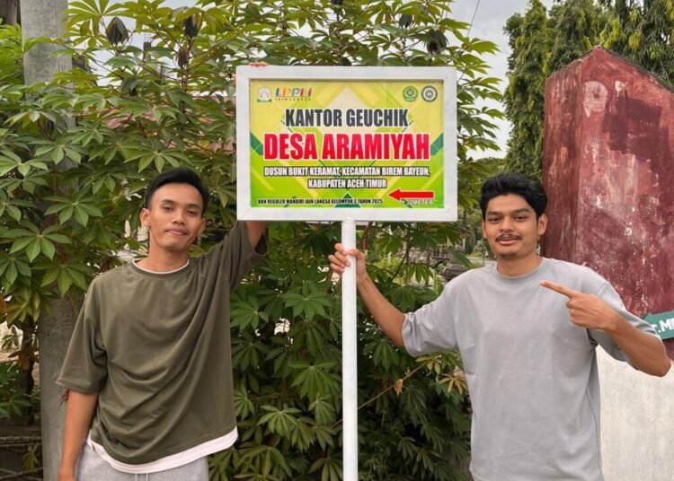Mahasiswa KKN di Desa Aramiyah Pasang Plang Petunjuk Arah untuk Memudahkan Akses Warga 46 IMG 20250827 WA0007