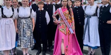 Safira Bersinar di International Fashion Carnival Yogyakarta, Tampil Membawa Busana Karya Desainer Indonesia