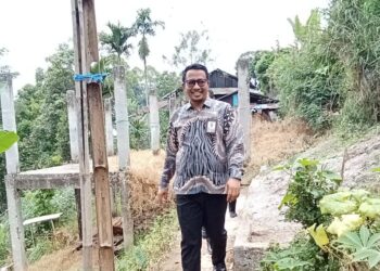 Dok.Kepala Perwakilan BKKBN provinsi NTT,saat  meninjau Sasaran KRS di Kelurahan Satar Tacik, Kecamatan Langke Rembong, Kabupaten Manggarai