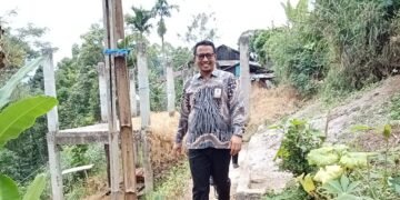Dok.Kepala Perwakilan BKKBN provinsi NTT,saat  meninjau Sasaran KRS di Kelurahan Satar Tacik, Kecamatan Langke Rembong, Kabupaten Manggarai
