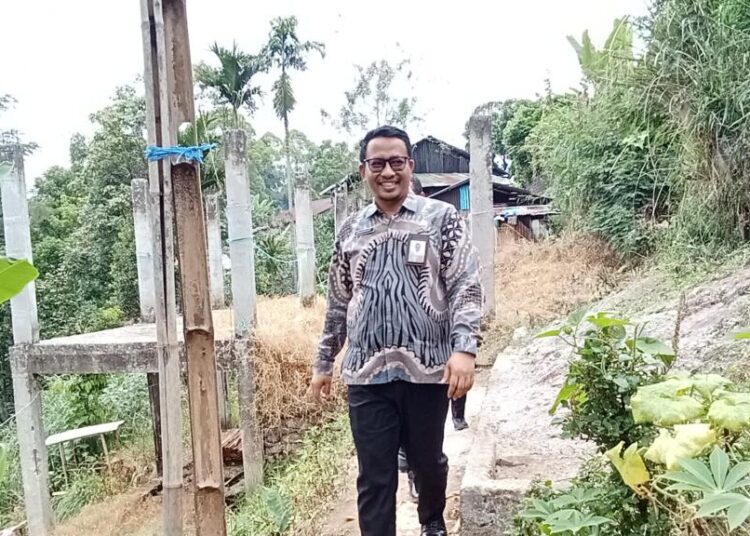 Dok.Kepala Perwakilan BKKBN provinsi NTT,saat  meninjau Sasaran KRS di Kelurahan Satar Tacik, Kecamatan Langke Rembong, Kabupaten Manggarai