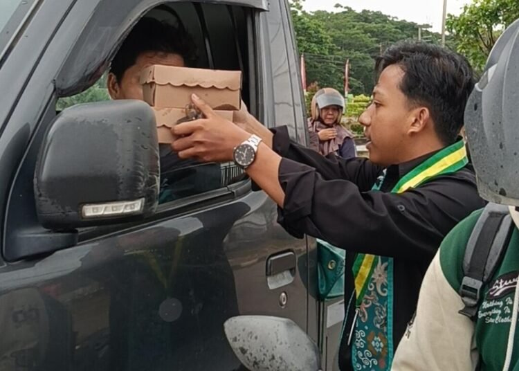 IPNU-IPPNU UINSI Berbagi Makanan di Lampu Merah, Wujud Kepedulian Sosial Mahasiswa 46 oplus_32