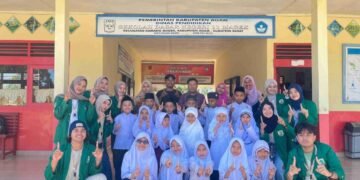 Foto bersama siswa SDN 11 Magek