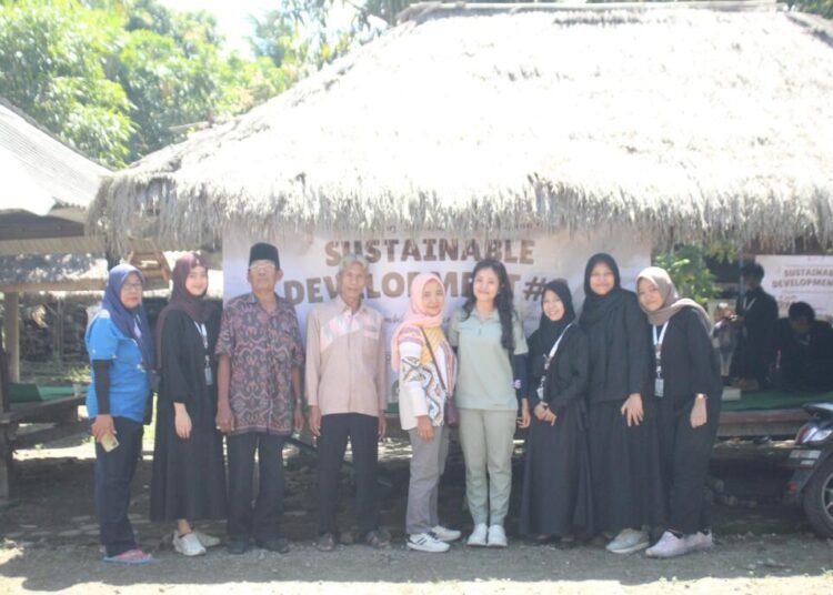 Delegasi PCD SD#2 Bersama Dokter dari Pustu di Desa Sukarara