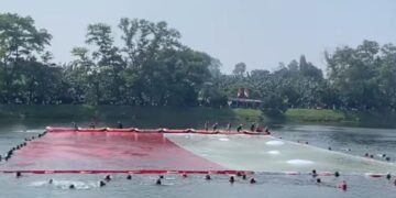 Peringatan HUT RI Ke 80 Tahun, Forum Potensi Tangsel Bentangkan Bendera Mera Putih Raksasa