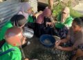 Mahasiswa KKN Kelompok 24 Bersama Masyarakat Pelaku Usaha Kerang. (doc: Pribadi)