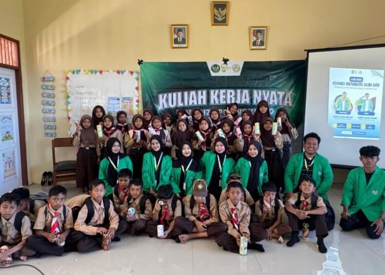 Wujudkan Masa Depan Gemilang dengan Menabung! KKN UIN Prof. K.H. Saifuddin Zuhri Purwokerto mengadakan Seminar Edukasi menabung Sejak Dini 46 WhatsApp Image 2025 08 06 at 15.07.17 171cd777