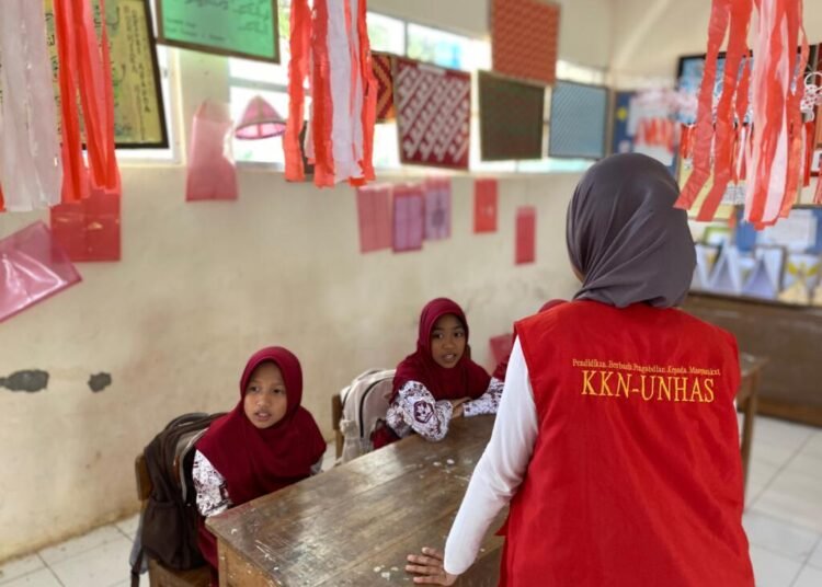Paham Struktur, Rangkai Cerita: Siswa VI SD Negeri Batumenteng, Desa Bilanrengi, Kecematan Parigi, Kabupaten Gowa antusias menyambut Program KALIMAT Program “KALIMAT” (Kelas Aktif Materi Kalimat) 46 WhatsApp Image 2025 08 08 at 07.03.22