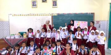 Foto Bersama Siswa-Siswi Kelas 1 SDN Pondok
