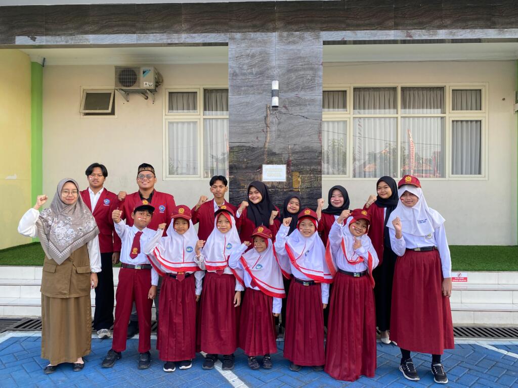 Perdana dan Penuh Makna, SD Muhammadiyah 1 Candi Gelar Upacara HUT RI ke-80 2 WhatsApp Image 2025 08 17 at 07.42.53