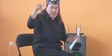 ustd kusen membaca puisi