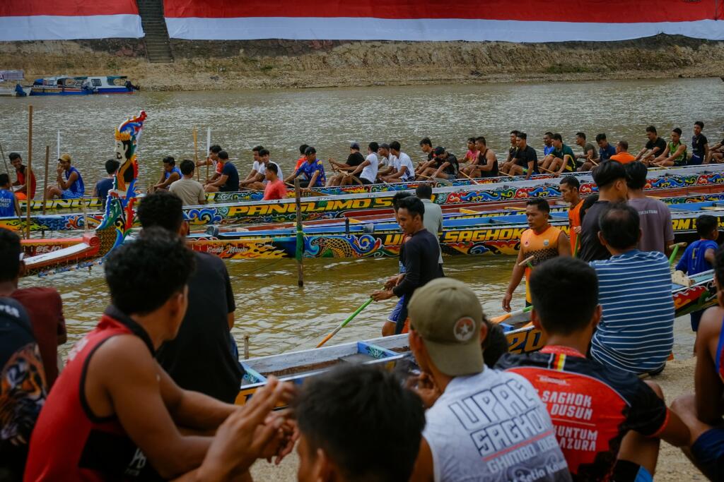 Masyarakat Antusias Sambut Pembukaan Festival Pacu Jalur 2025 di Riau 5 Pacu Jalur 2025