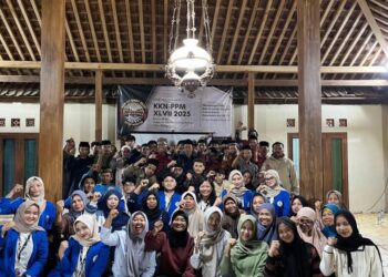 Foto bersama setelah acara sosialisasi bahaya narkoba bagi remaja dan masyarakat