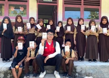 Foto Bersama Siswa SDN 258 Pinrang (Sumber: Dokumentasi Pribadi)
