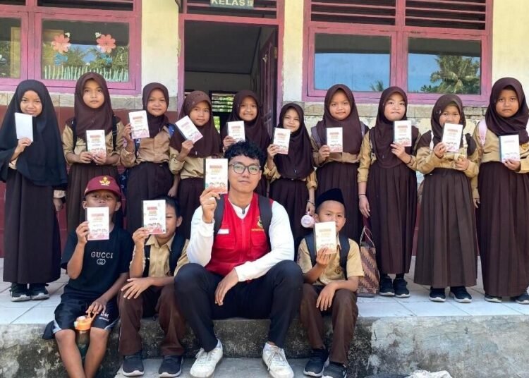 Foto Bersama Siswa SDN 258 Pinrang (Sumber: Dokumentasi Pribadi)