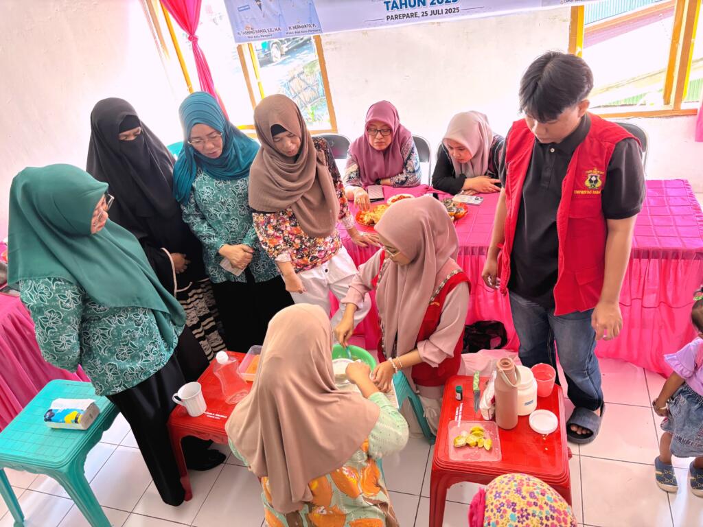 Hijaukan Rumah, Bersihkan Lingkungan: Aksi KKN Unhas Bersama Ibu PKH di Kelurahan Sumpang Minangae 2 dok oli2