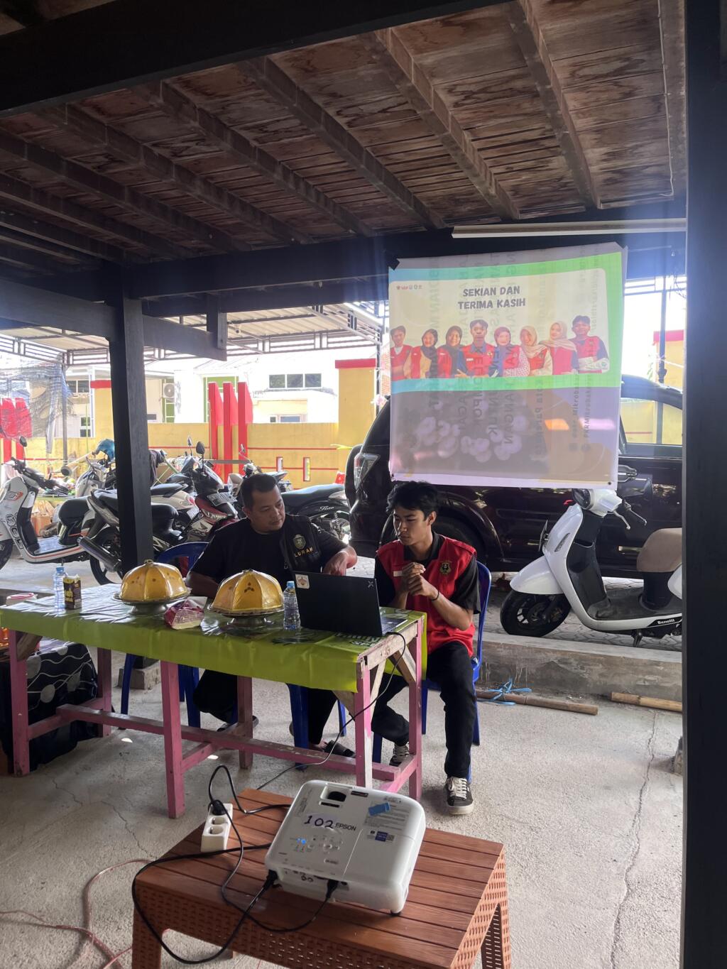 Mahasiswa KKNT 114 UNHAS Berikan Pelatihan Budidaya Maggot BSF: Inovasi Ramah Lingkungan untuk Degradasi Sampah Organik di Kelurahan Lumpue 2 dok3