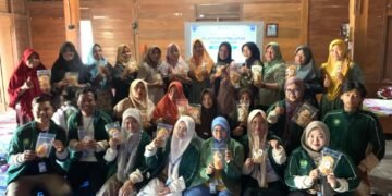 Foto bersama warga
