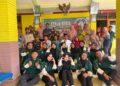 Pembukaan KKN Unugiri 2025 di Desa Menyunyur, Kecamatan Grabakan, Kabupaten Tuban Kami, mahasiswa Universitas Nahdlatul Ulama Sunan Giri Bojonegoro, dengan penuh semangat memulai kegiatan Kuliah Kerja Nyata (KKN) Unugiri 2025 di Desa Menyunyur, Kecamatan Grabakan, Kabupaten Tuban. Desa Menyunyur terletak di daerah pegunungan yang indah dan unik, dikelilingi oleh perbukitan yang menambah keasrian lingkungan sekitar. Secara administratif, Desa Menyunyur berada di wilayah Kecamatan Grabakan dan berbatasan dengan beberapa desa tetangga, yaitu: Sebelah Utara dengan Desa Dermawu Harjo, Kecamatan Grabakan Sebelah Selatan dengan Desa Punggul Rejo, Kecamatan Rengel Sebelah Barat dengan Desa Dahor, Kecamatan Grabakan Sebelah Timur dengan Desa Pakis, Kecamatan Grabakan Desa ini terdiri dari dua dusun, yaitu Dusun Sendang Kulon dan Dusun Sendang Etan. Nama “Sendang” sendiri berasal dari keberadaan dua sendang (sumur atau mata air) yang menjadi ciri khas desa ini dan memiliki nilai sejarah serta budaya bagi warga setempat. Di bawah bimbingan Bapak Muslim, Kepala Desa Menyunyur, kami menjalankan program kerja yang fokus pada pengembangan dan inovasi pengolahan singkong. Program ini bertujuan menghadirkan metode baru yang belum pernah diterapkan sebelumnya di Desa Menyunyur, sehingga dapat meningkatkan nilai tambah hasil pertanian serta kesejahteraan masyarakat desa. Kegiatan KKN ini bukan hanya menjadi ajang untuk menjalankan kewajiban akademik, tetapi juga merupakan kesempatan untuk belajar, berbagi ilmu, dan tumbuh bersama masyarakat Desa Menyunyur. Kami hadir dengan semangat muda dan komitmen untuk memberikan kontribusi positif demi kemajuan desa yang asri dan penuh potensi ini. Sambutan dari Bapak Kades: "Selamat menjalankan kegiatan Kuliah Kerja Nyata (KKN) di Desa Menyunyur. Kami sangat bangga dan mengapresiasi kehadiran adik-adik sekalian di desa kami. Semoga selama berada di sini, kalian merasa betah dan nyaman. Kami harapkan dengan kehadiran kalian, mampu memberikan kontribusi nyata yang dapat membantu memajukan desa ini, baik dari segi budaya, sosial, maupun pembangunan. Jadikan pengalaman ini sebagai sarana belajar sekaligus berbagi, sehingga Desa Menyunyur bisa semakin maju dan berkembang." Sambutan dari Pak Yai: Pak Yai juga berujar, "Anak-anakku, saya menganggap kalian bukan hanya sebagai tamu, tapi sudah seperti anak sendiri. Sebagai bapak, saya ingin berpesan agar kalian selalu menjaga diri dengan baik, baik dari segi kesehatan maupun perilaku. Jaga selalu kesehatan agar kalian dapat menjalankan tugas dan tanggung jawab selama KKN dengan lancar. Selain itu, terapkan ilmu yang kalian dapatkan dari kampus di lingkungan desa ini. Semoga ilmu itu bermanfaat dan dapat dirasakan langsung oleh masyarakat Desa Menyunyur, sehingga kalian benar-benar membawa perubahan positif selama berada di sini."