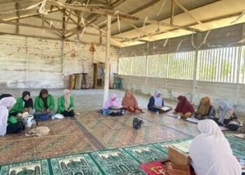 Mahasiswa dan Ibu-Ibu Desa Kuala Langsa Mengaji Bersama