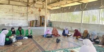 Mahasiswa dan Ibu-Ibu Desa Kuala Langsa Mengaji Bersama