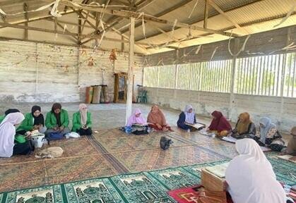 Mahasiswa dan Ibu-Ibu Desa Kuala Langsa Mengaji Bersama