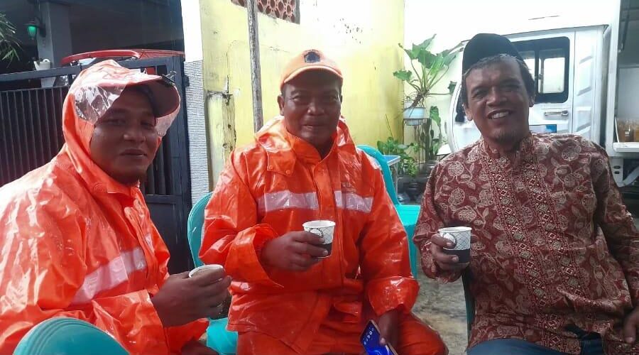 siaran berita.com Hadi Winarno bersama PPSU kelurahan Pesanggrahan Jakarta Selatan e1754355520830