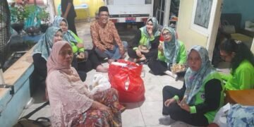siaran-berita.com-Hadi-Winarno-bersama-ibu-ibu-PKK-RW.07-kelurahan-Pesanggrahan