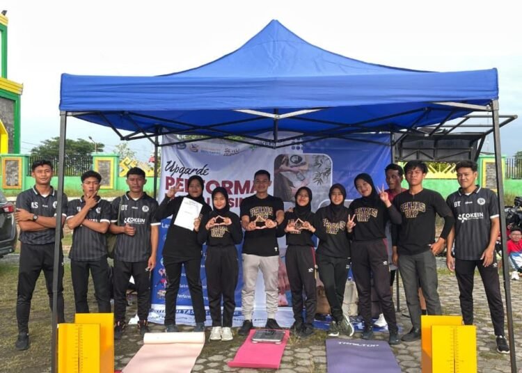 Dosen dan Mahasiswa Prodi S1 Penjas UAP Gelar Layanan Kesehatan di Sewu Run 2025 46 7699d49cebce483aae2ff50d010de4de