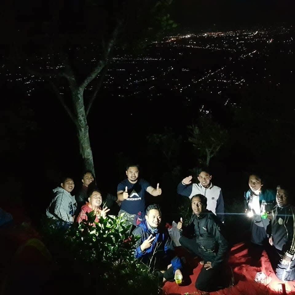 Gunung Gajah Ponorogo: Destinasi Kemah yang Merangkul Kebersamaan di Ketinggian 47 FB IMG 1757197270194