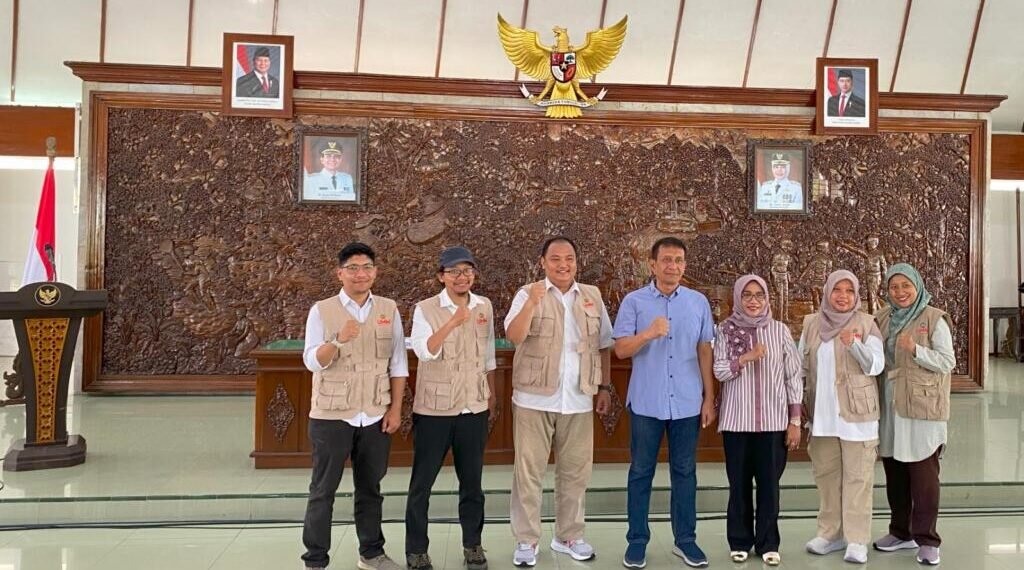 Foto Bersama Tim Fisioterapi dengan Bupati Kabupaten Bojonegoro
