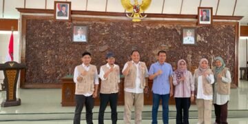 Foto Bersama Tim Fisioterapi dengan Bupati Kabupaten Bojonegoro