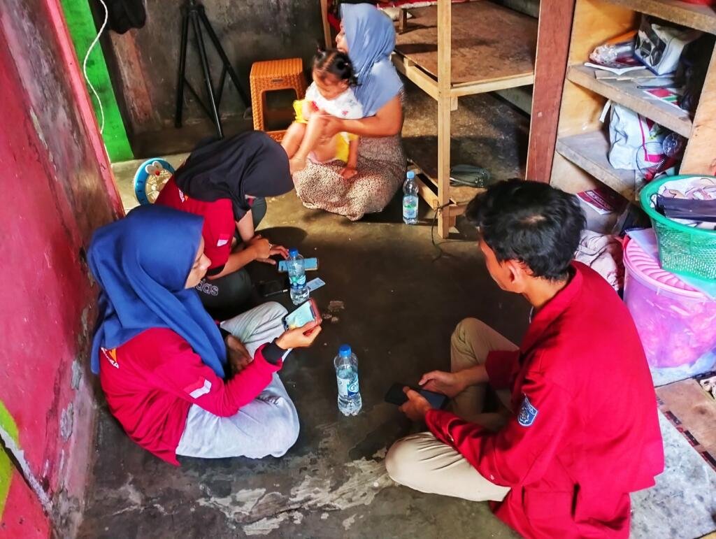 Mahasiswa KKM Kelompok 84 UNIBA Bantu UMKM Dapur Tempe Teh Neng Go Digital 48 IMG 20250731 WA0049