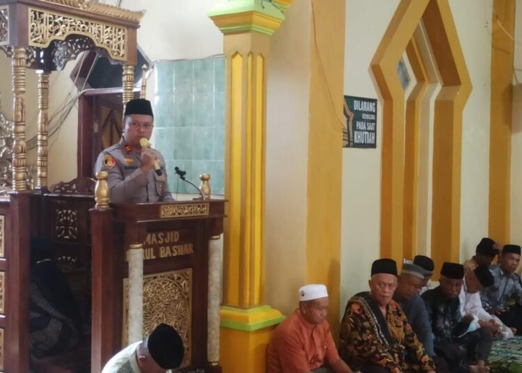 Kapolsek Tanete Riaja Ajak Masyarakat Teladani Akhlak Nabi Muhammad SAW di Peringatan Maulid 2025
