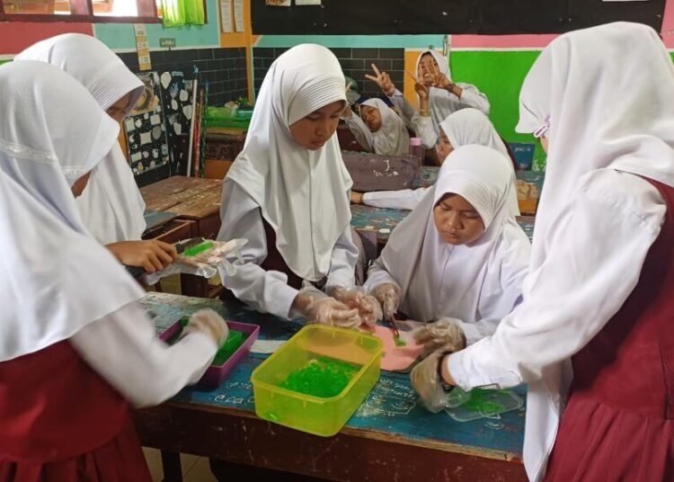 Cooking Class Edukatif, Siswa MIN 9 Langkat Bikin Cemilan Buko Pandan 46 IMG 20250908 WA0034 1