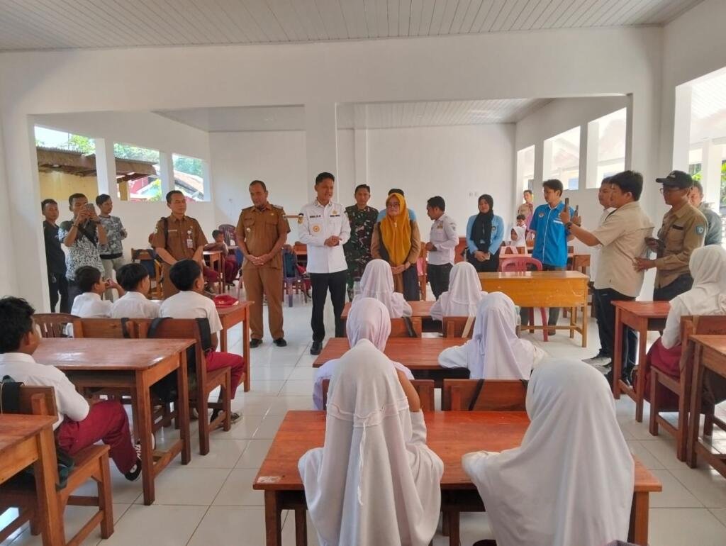 Danramil 0111/Pagelaran Dampingi Wakil Bupati Pandeglang Launching Program Makan Bergizi Gratis di SDN Bama 2 47 IMG 20250908 WA0176