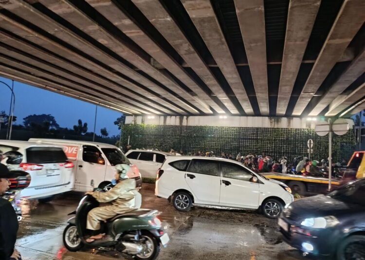 Hujan Deras di Bintaro Picu Kemacetan Parah di Bawah Flyover Perigi 47 IMG 20250917 WA0041