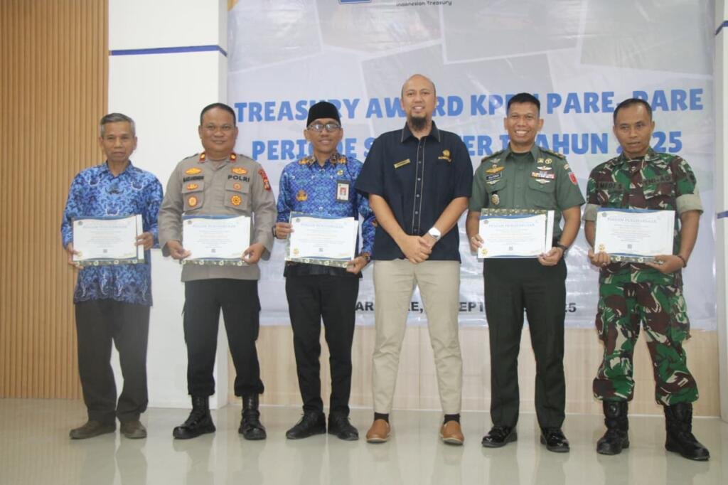 Tak Henti Berprestasi, Polres Barru Raih Penghargaan Anggaran 2 Tak Henti Berprestasi, Polres Barru Raih Penghargaan Anggaran