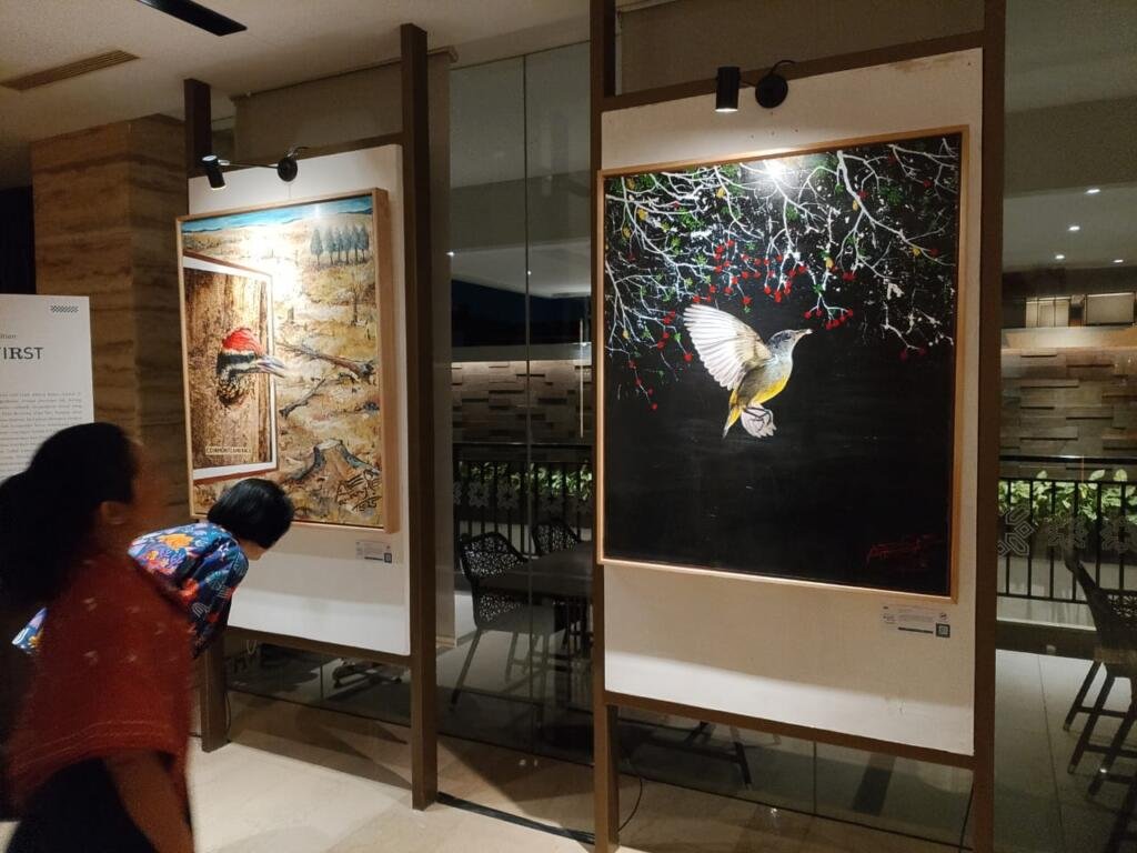 Beberapa lukisan karya Anang Batas yang dipamerkan di Gramm Hotel by Ambarukmo (Doc: Yusuf)
