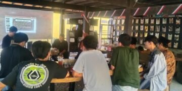 Mahasiswa IAI DDI Mangkoso ikuti Kelas Menulis Opini & Berita di Rumah Buku Oi. Menulis bukan sekadar hobi, tapi jalan menuju perubahan.