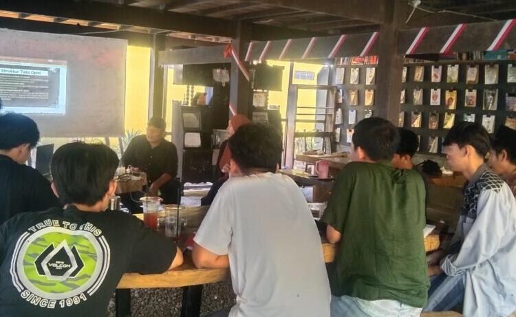 Mahasiswa IAI DDI Mangkoso ikuti Kelas Menulis Opini & Berita di Rumah Buku Oi. Menulis bukan sekadar hobi, tapi jalan menuju perubahan.