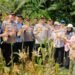 Kapolres Barru turun langsung memimpin panen jagung, sejalan dengan arahan Kapolri untuk swasembada pangan.
