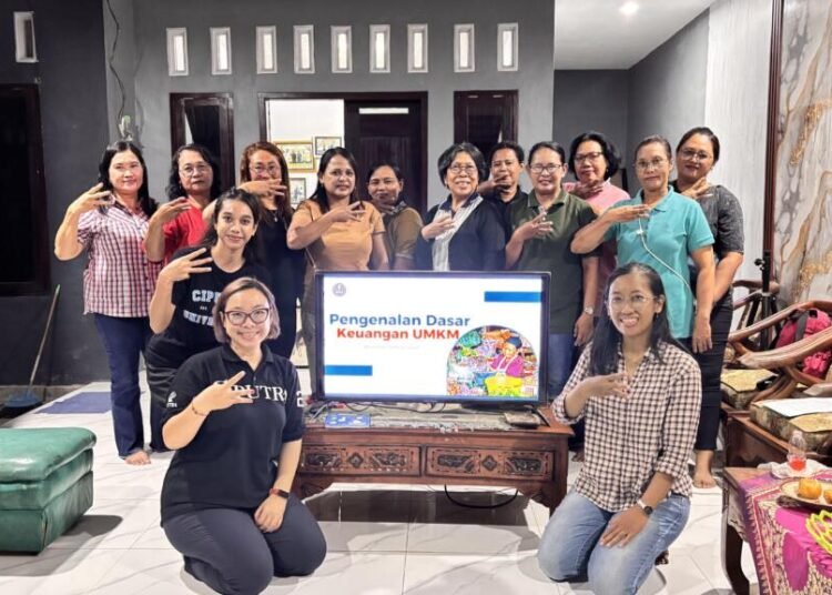 Dosen pendamping berfoto bersama anggota PRB sebagai bagian dari program hibah Kemensaintek 2025 di Desa Rejoagung, Jember