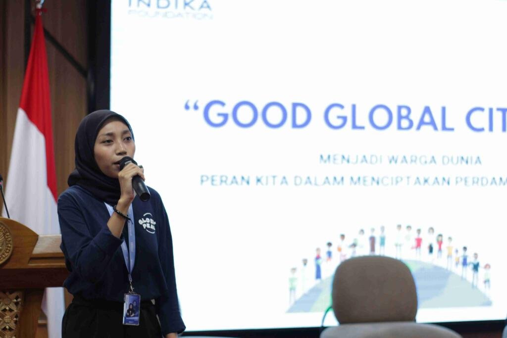 Pemberian Materi Good Global Citizen oleh Yesi Rahma Mustika